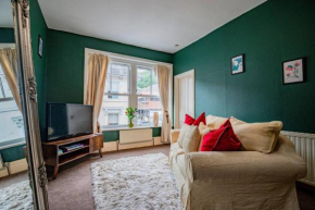 Host & Stay - Broadbanks View